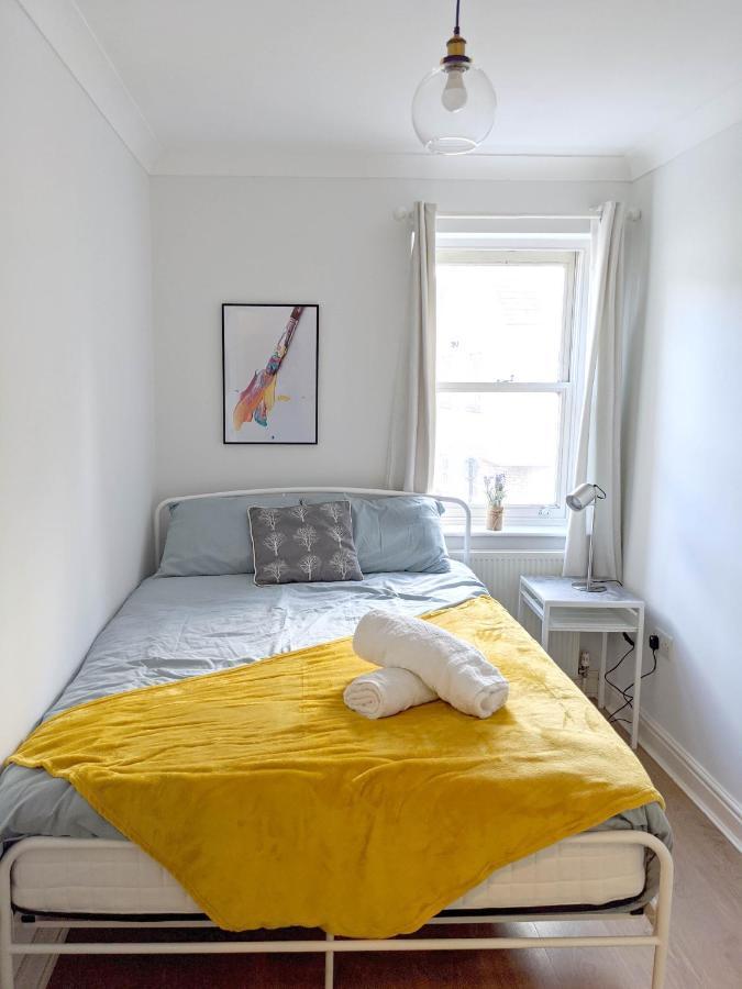 Koala & Tree - Renovated 2 Bed In Centre - Short Lets & Serviced Apartment *