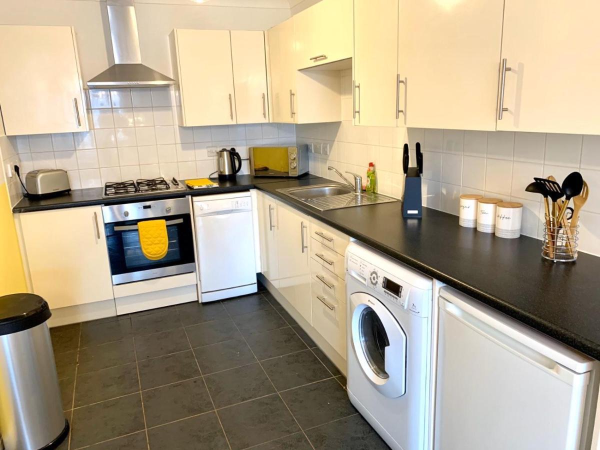 Koala & Tree - Renovated 2 Bed In Centre - Short Lets & Serviced Apartment